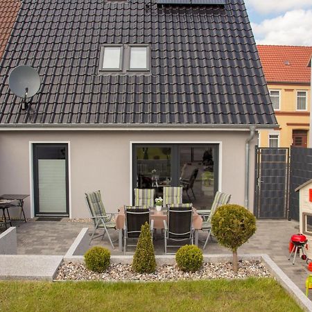 Familienfreundliches Ferienhaus In Kroepelin Экстерьер фото